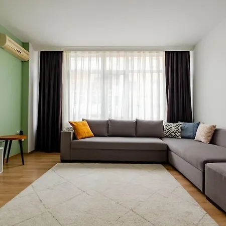 3-bedroom Near Taksim Square With Spacious Living 아파트 이스탄불